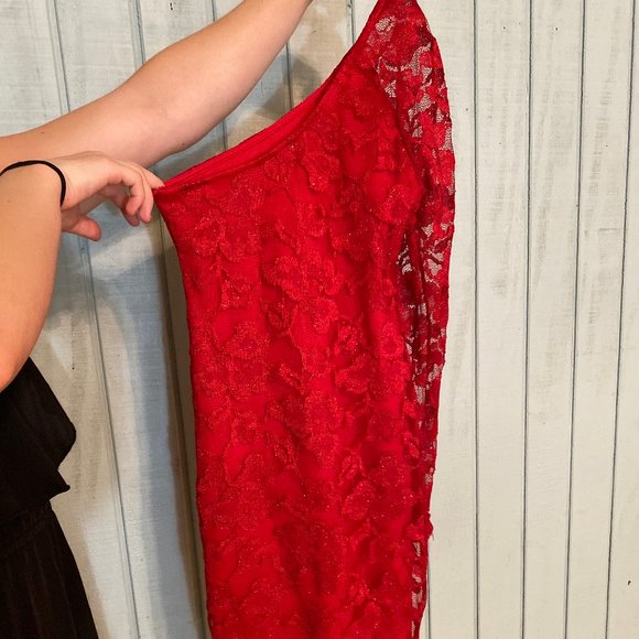 Red lacy one armed dress - Picture 2 of 3